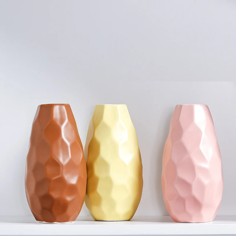 Einzigartige geometrische Keramikvase Karnz