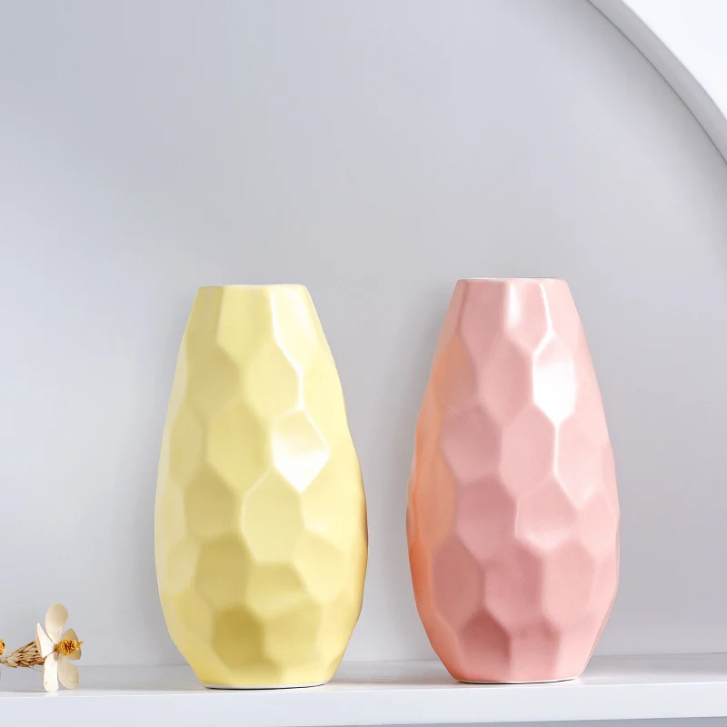 Einzigartige geometrische Keramikvase Karnz