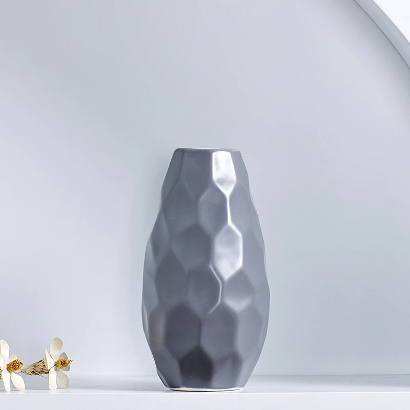 Einzigartige geometrische Keramikvase Karnz