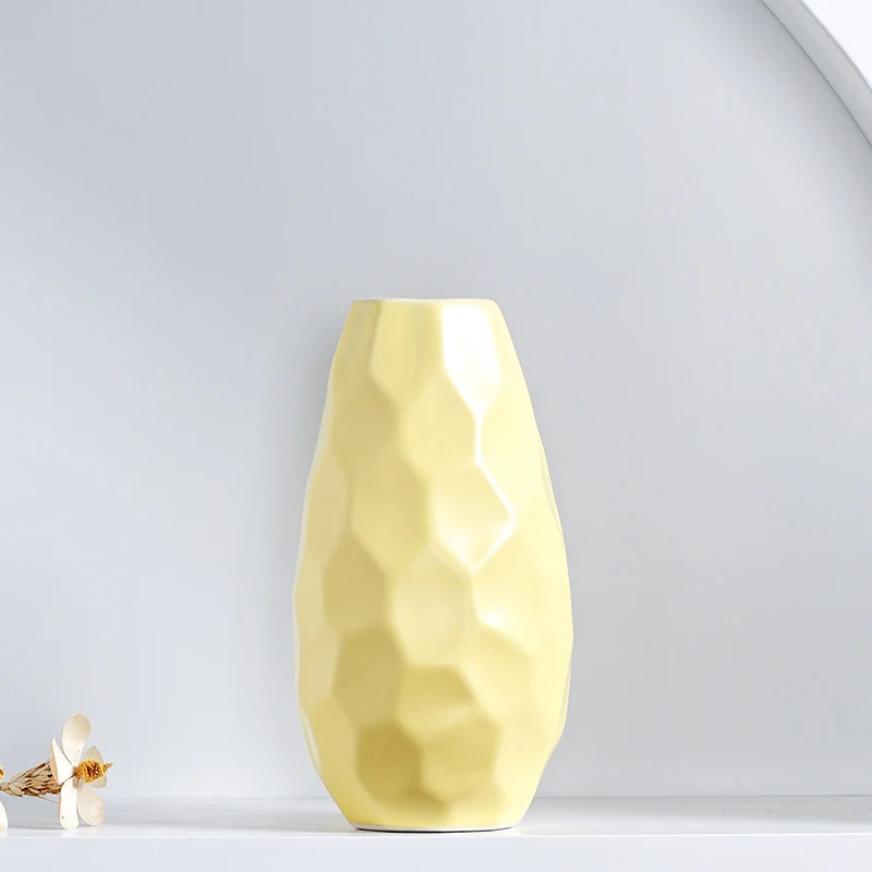 Einzigartige geometrische Keramikvase Karnz