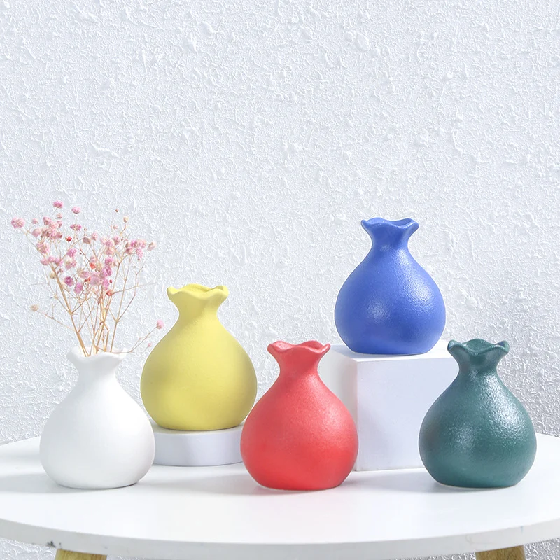 Einzigartige gebogene keramische Blumenvase Karnz