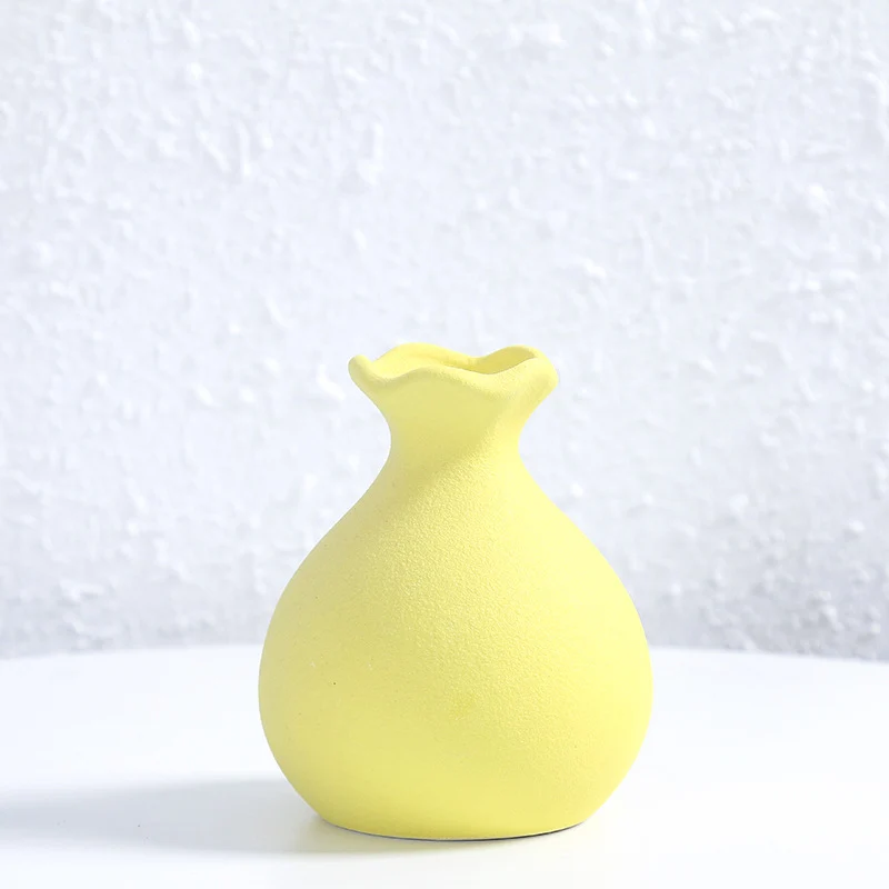 Einzigartige gebogene keramische Blumenvase Karnz