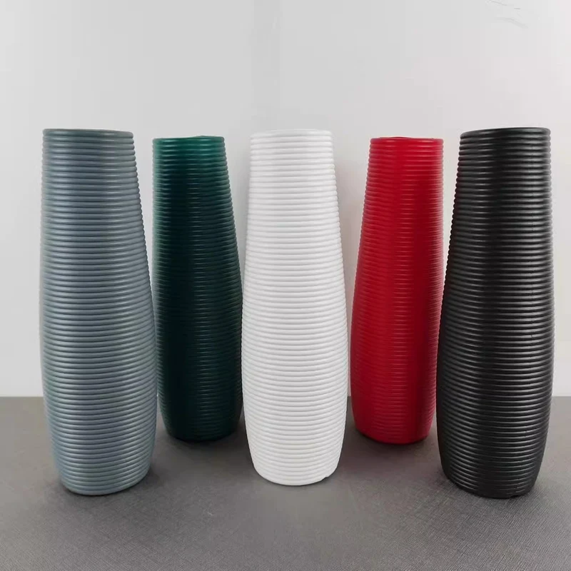 Moderne gerippte dekorative Vase Karnz