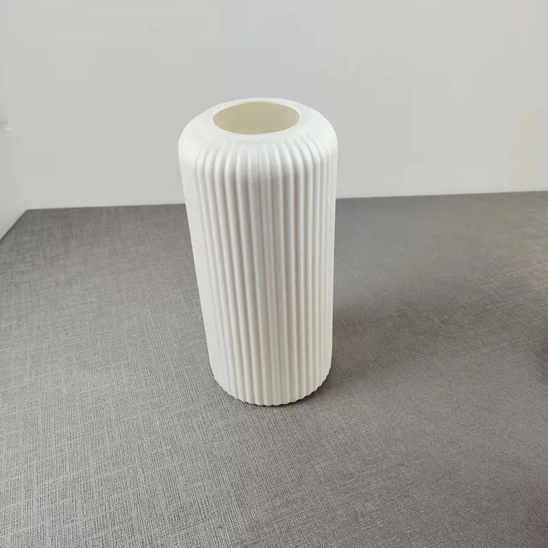 Moderne gerippte Keramikvase Karnz