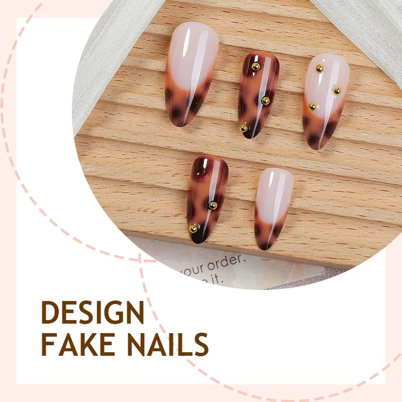 Künstliche Nagel-Kollektion mit eleganten Leoparden-Design und Glitzerakzenten Karnz