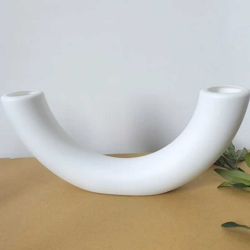 Zeitgenössische geschwungene Blumenvase Karnz