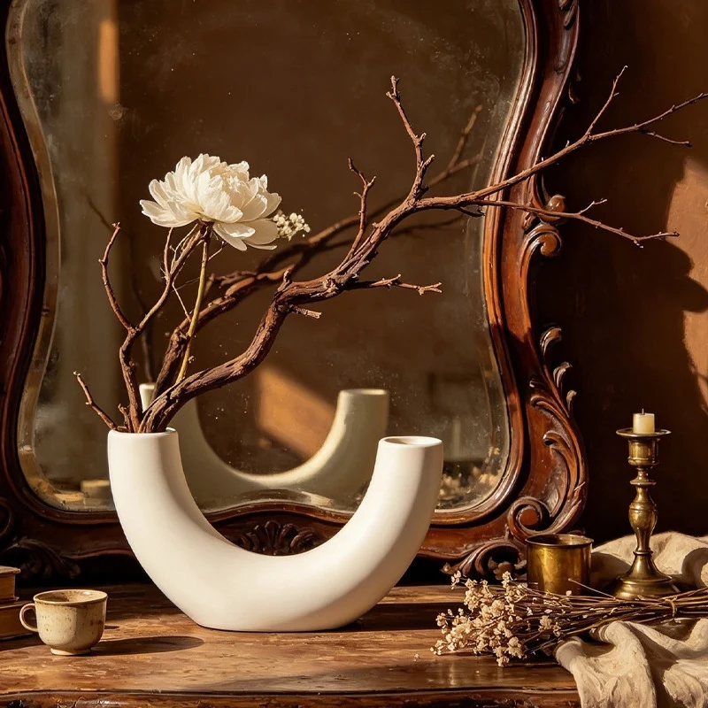 Zeitgenössische gewölbte Dual-Vase Karnz