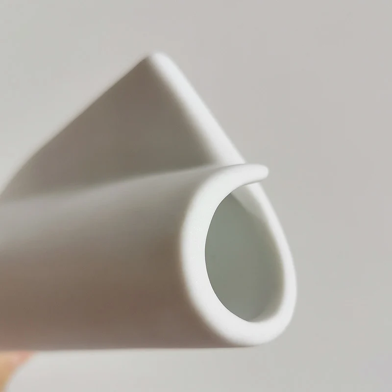 Zeitgenössische geometrische Keramik Vase Karnz