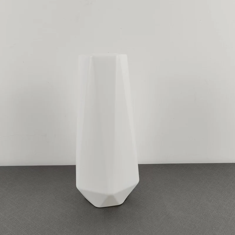 Moderne geometrische Dekovase Karnz