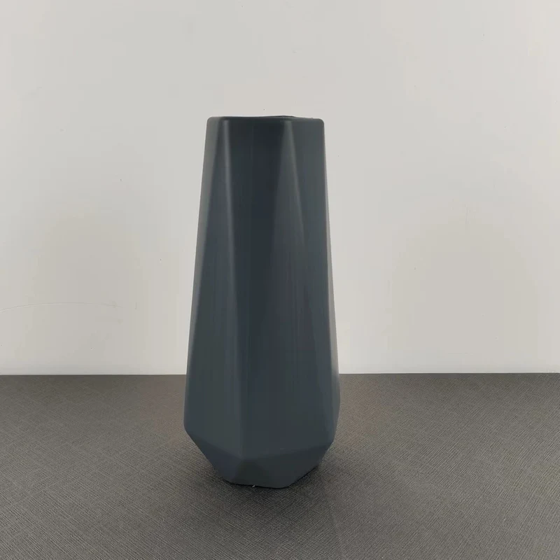 Moderne geometrische Dekovase Karnz