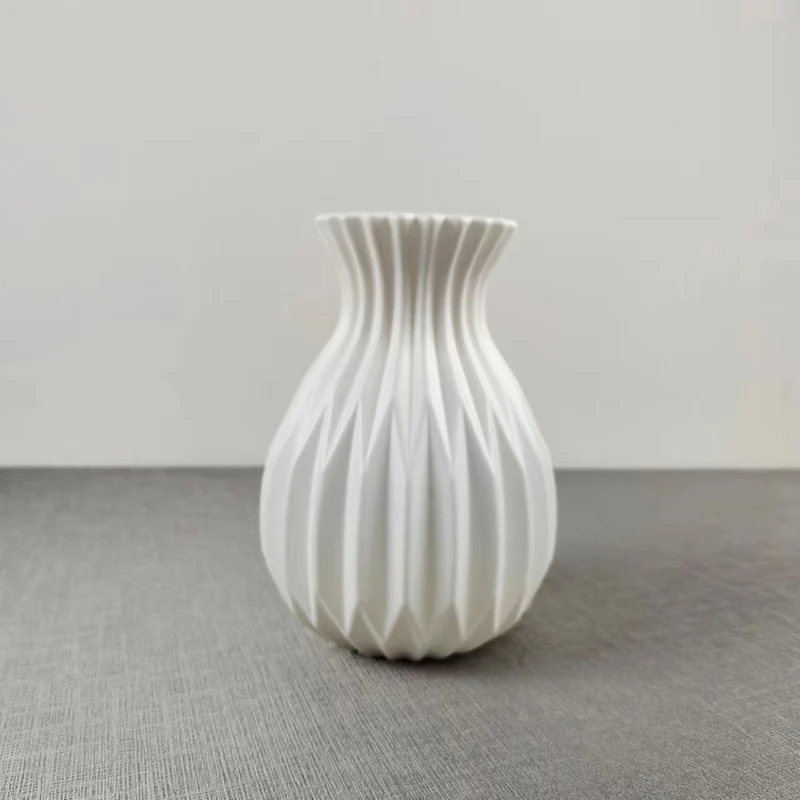 Moderne dekorative strukturierte Vase Karnz