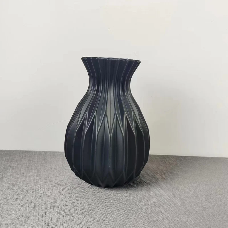 Moderne dekorative strukturierte Vase Karnz