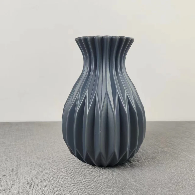 Moderne dekorative strukturierte Vase Karnz