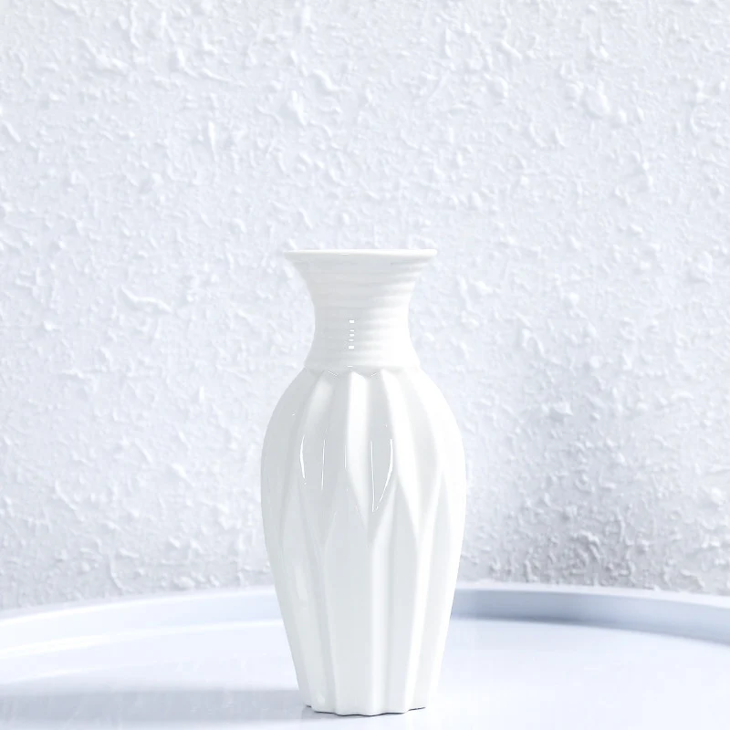 Modern gerippten Keramik Blumenvasen Karnz