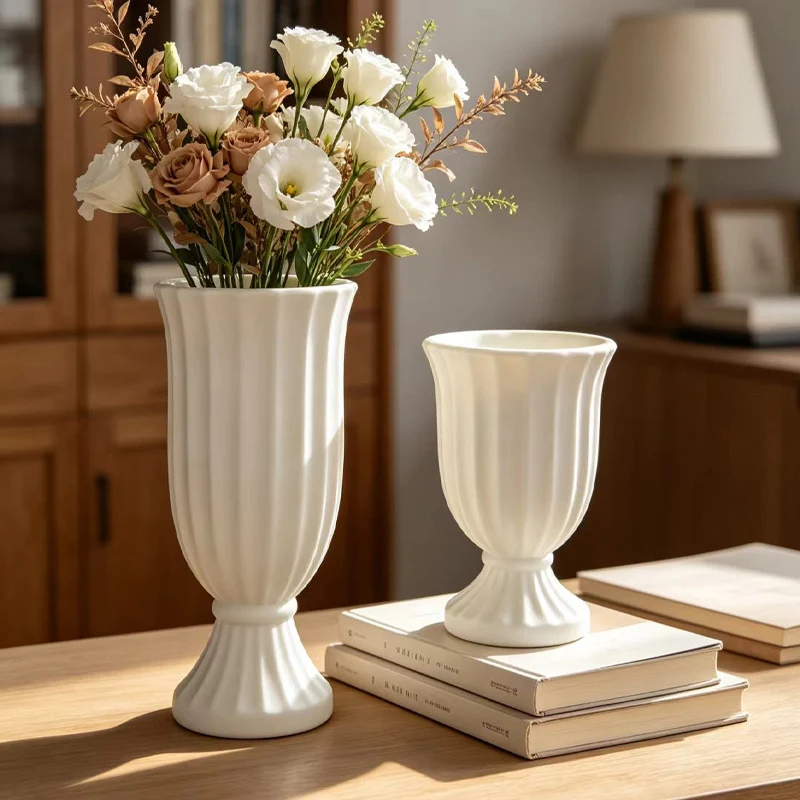 Majestätische gerippte dekorative Vase Karnz