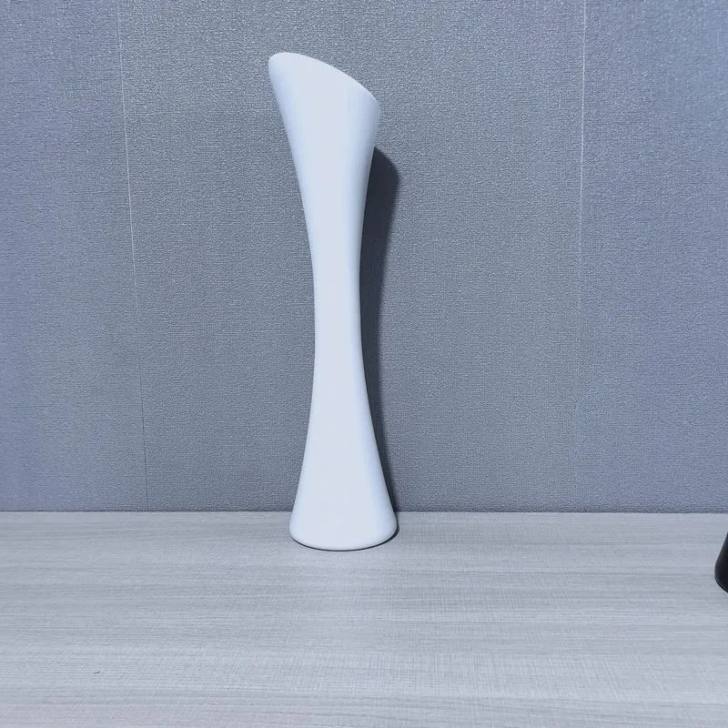 Elegante skulpturale Bodenvase Karnz