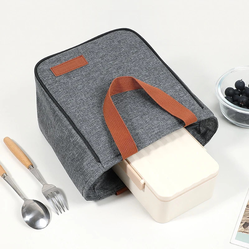 Stylischer isolierter Lunchträger Karnz