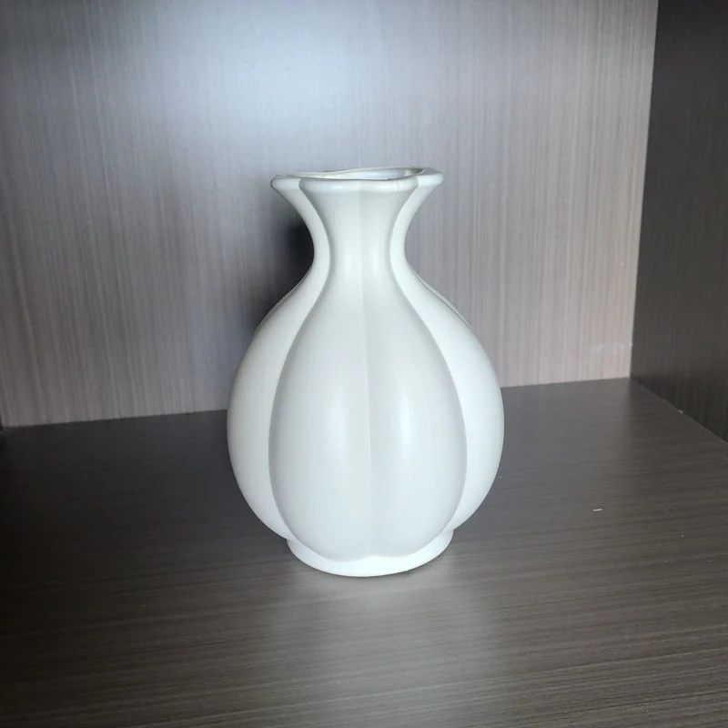 Elegante Skulpturierte Dekorative Vase Karnz