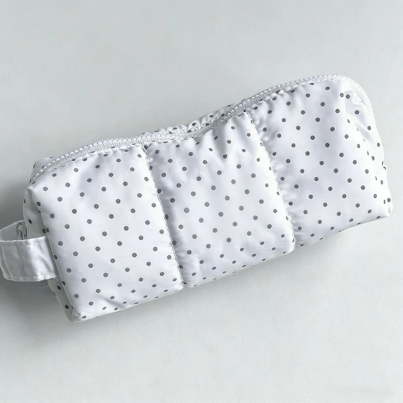Gepolsterte gepunktete Tasche in Form eines Beutels