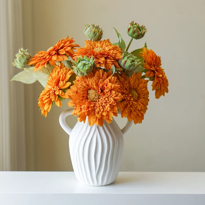 Realistische dekorative Sonnenblumenstängel