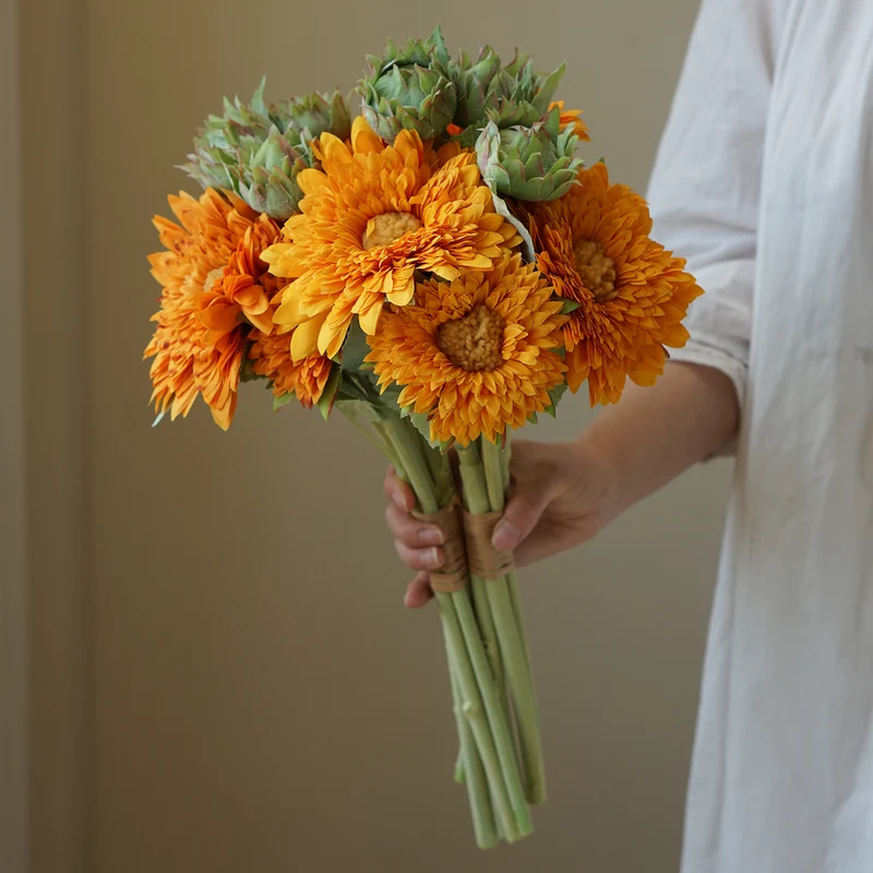 Realistische dekorative Sonnenblumenstängel