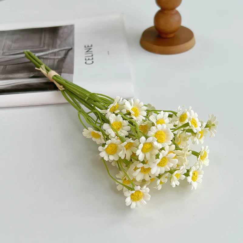 Realistische Gänseblümchen Blumenstrauß