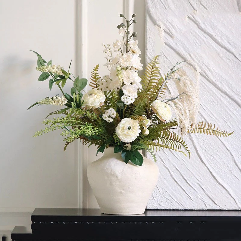 Üppiges Blumenarrangement