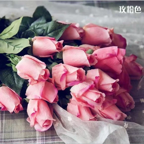 Lebensgroßes gefälschtes Rosenbouquet