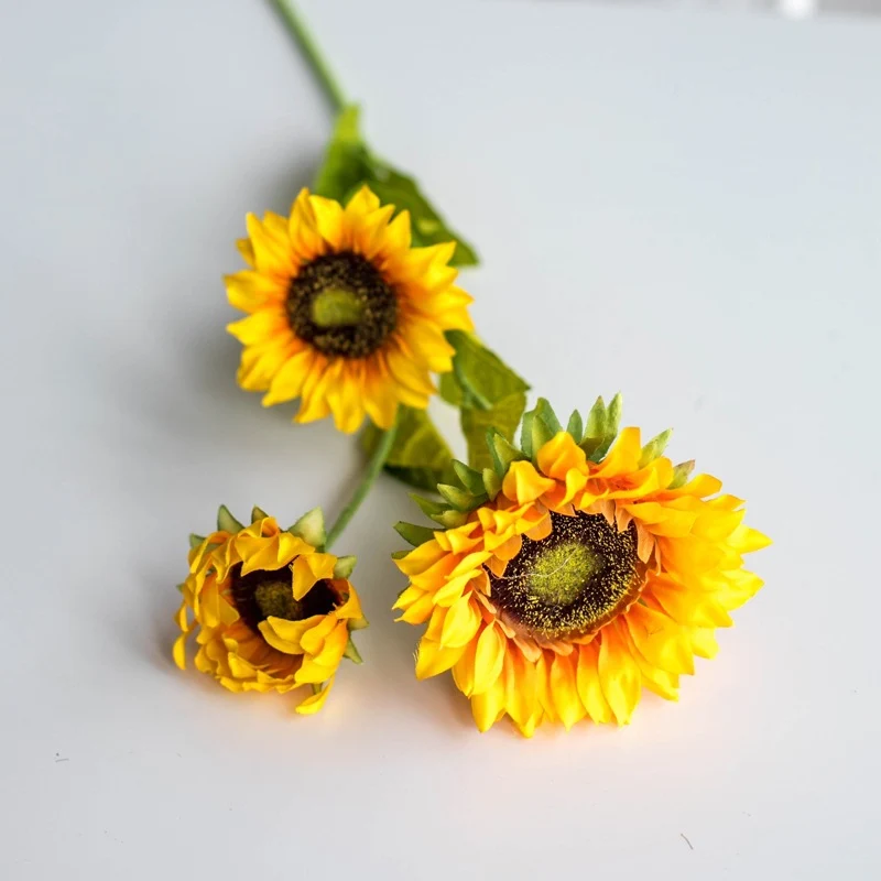Lebensechte Sonnenblumenblütenstiel