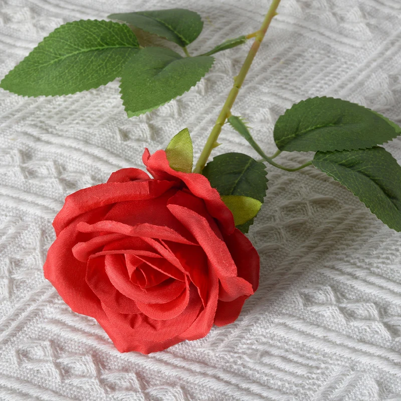 Elegante Seiden schwarze Rosenstiel
