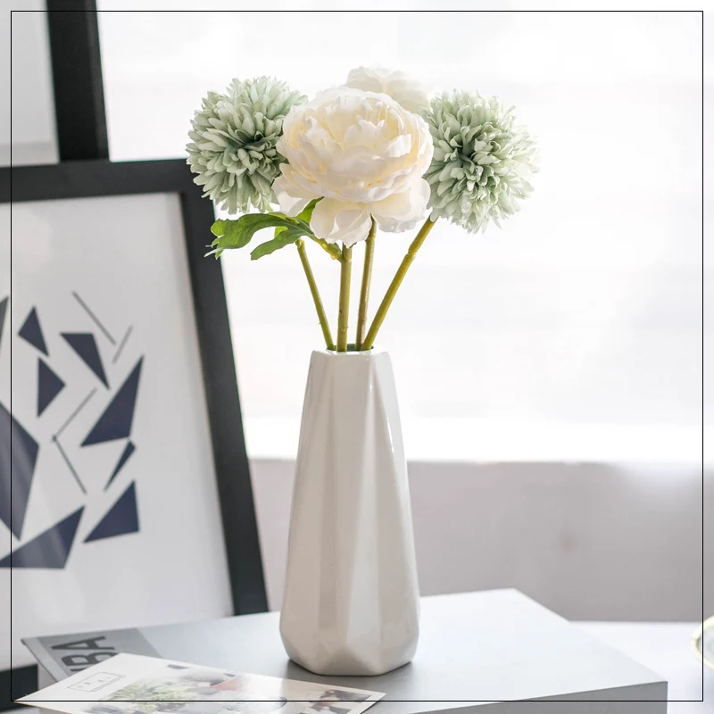 Lebensechte Pfingstrosen-Blumenarrangement
