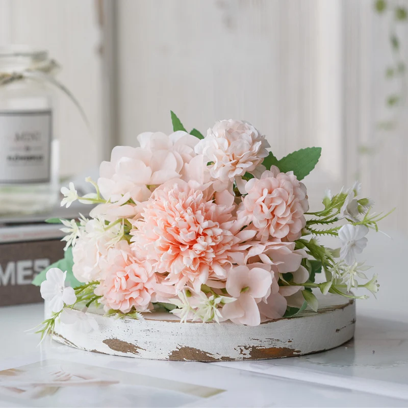 Lebensnahe Lavendel Blumenarrangement