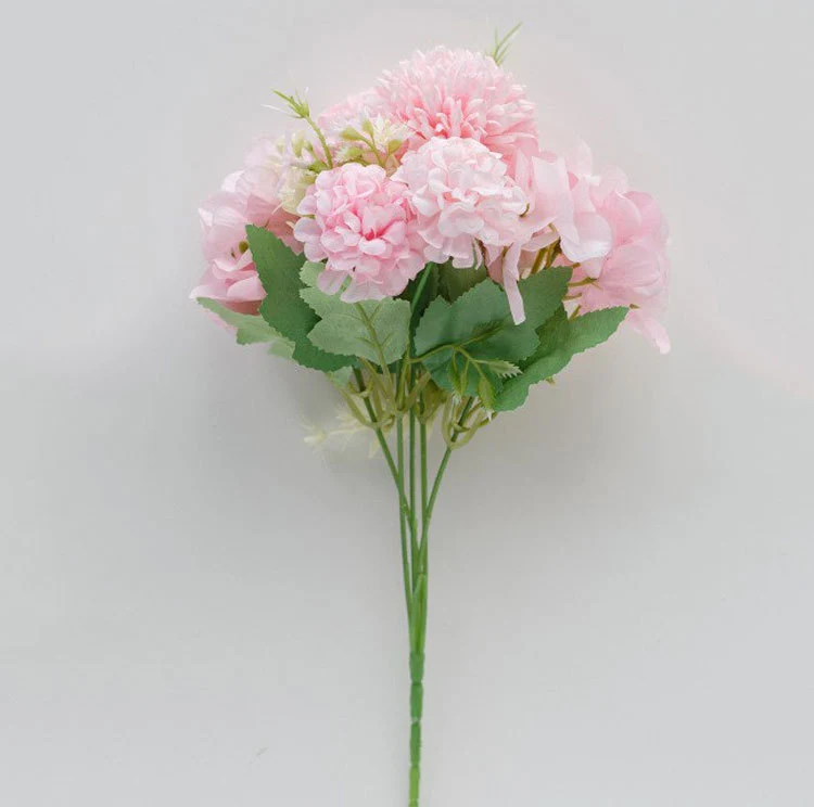 Lebensnahe Lavendel Blumenarrangement