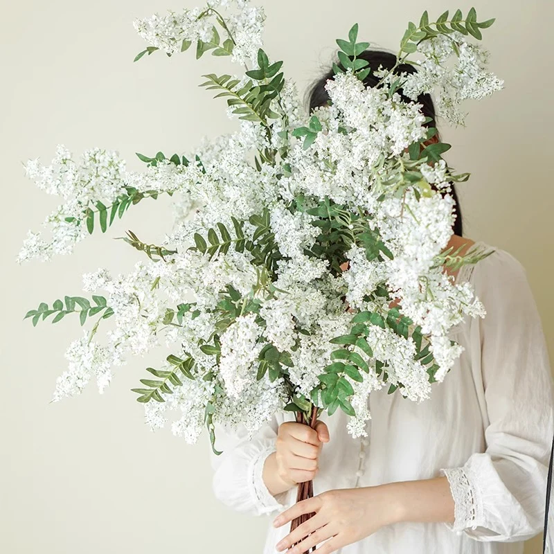 Lebensnahe Blumenast-Anordnung