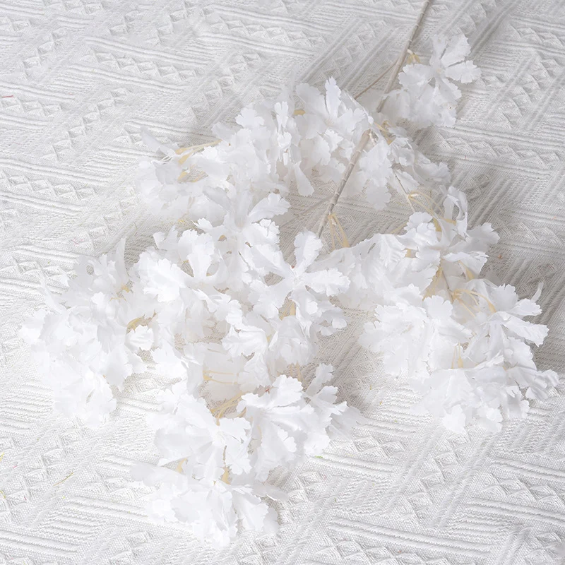Elegante falsche Blumenranken Dekoration