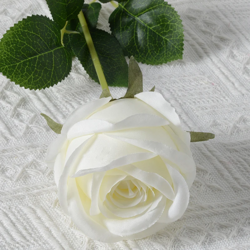 Dekorative Seidenrose Akzent
