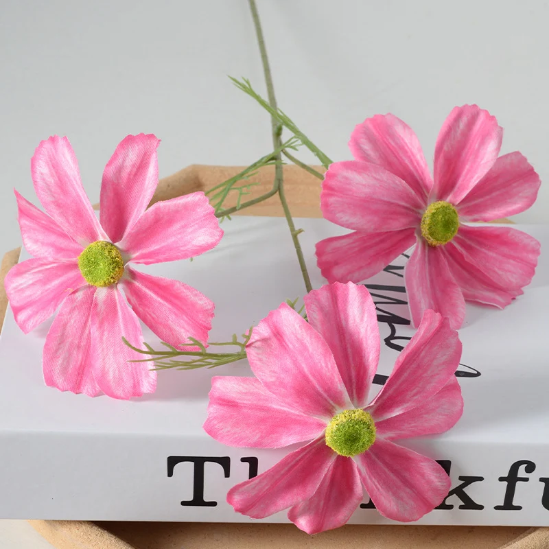 Dekorative Künstliche Florale Cosmos Anordnung