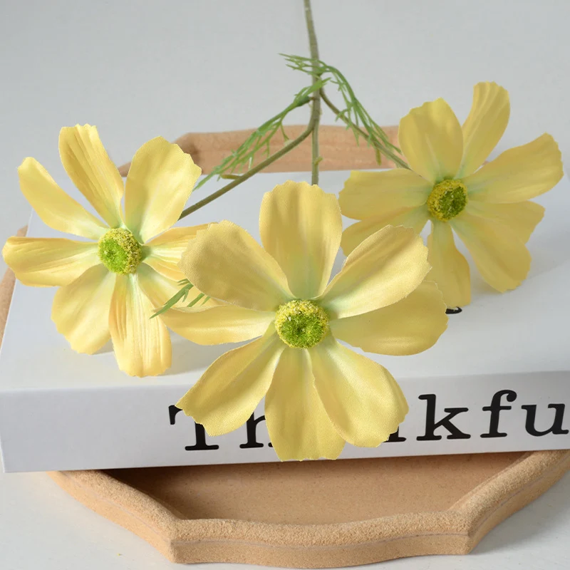 Dekorative Künstliche Florale Cosmos Anordnung