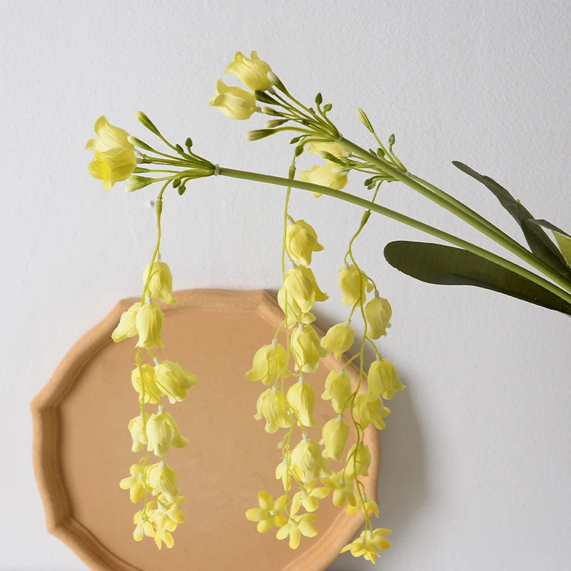 Schöne hängende Blumendekoration