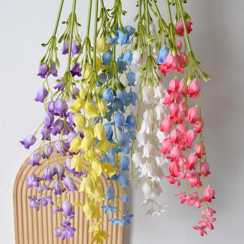 Schöne hängende Blumendekoration