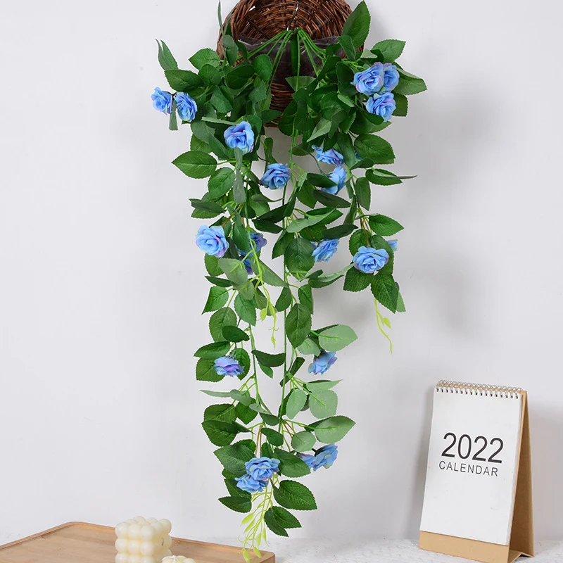 Dekorative hängende Blumenanordnung