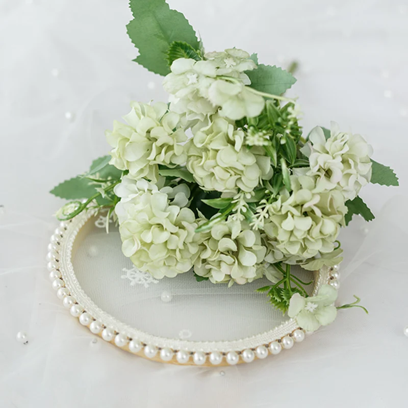 Elegante Blumenarrangement 1790318260