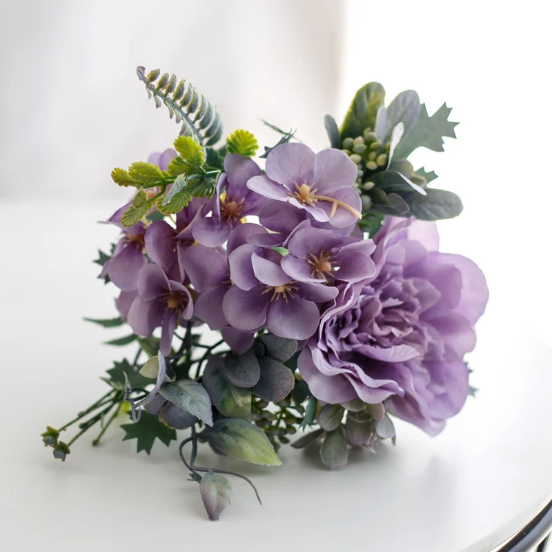 Elegante Kunstblumenarrangement
