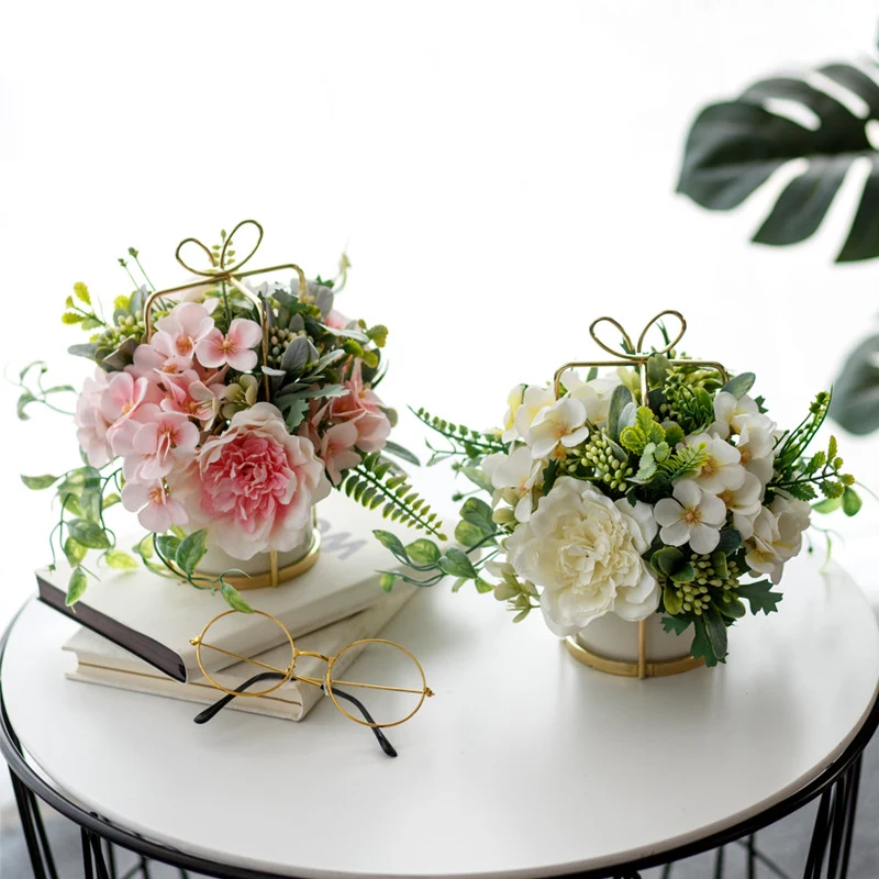 Elegante Kunstblumenarrangement