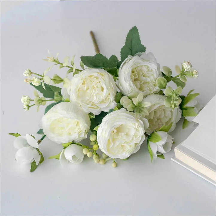 Künstliche Blumenanordnung