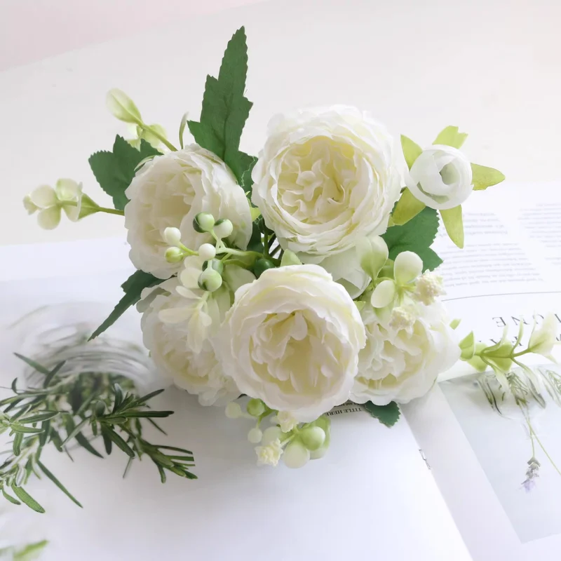 Künstliche Blumenanordnung