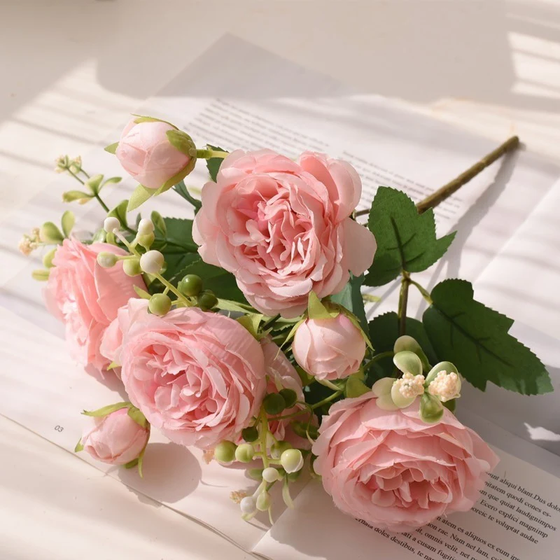 Künstliche Blumenanordnung