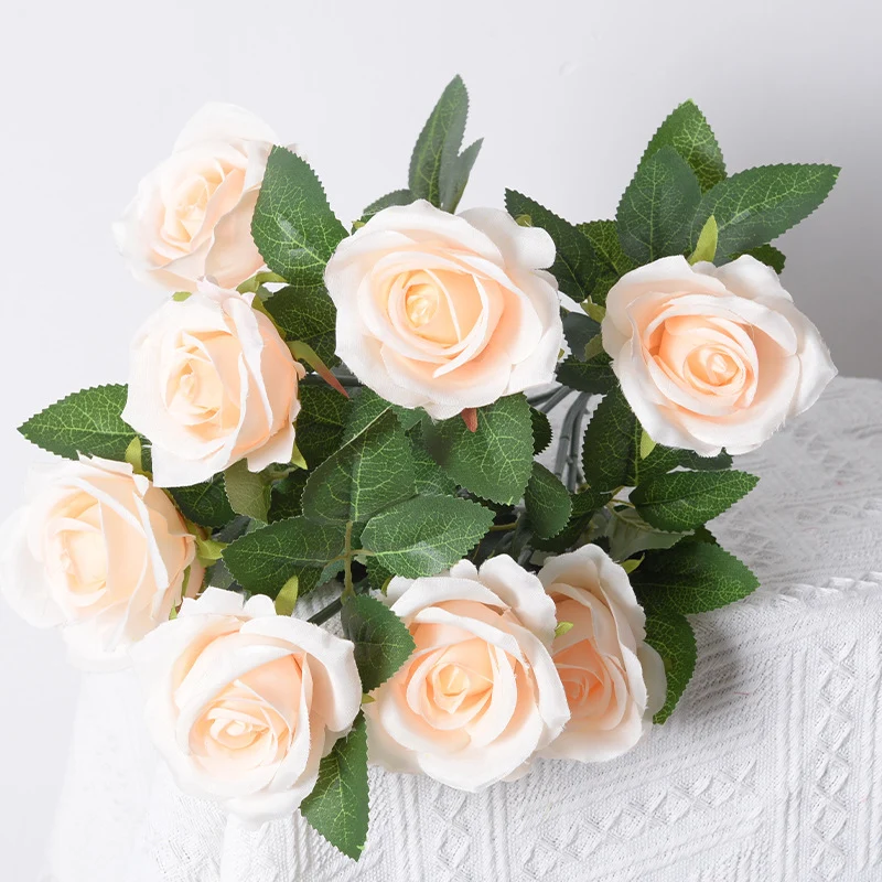 Künstlicher Rosenstrauß