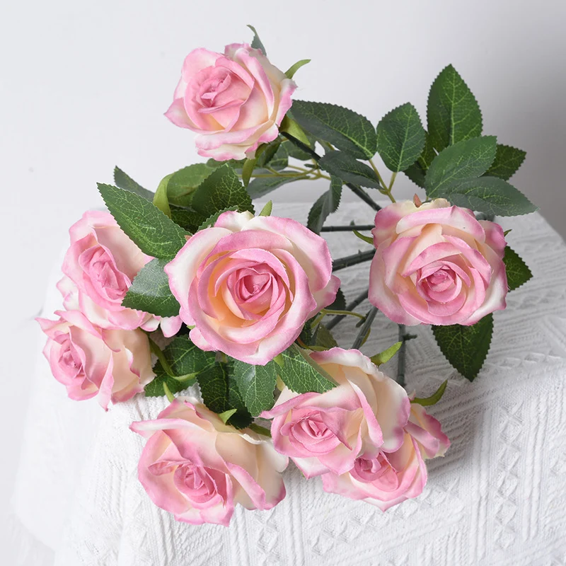 Künstlicher Rosenstrauß