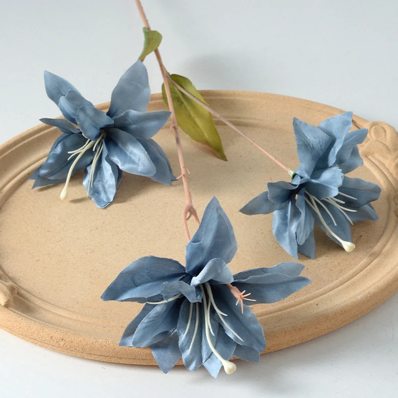 Dekorative Blumenstielanordnung